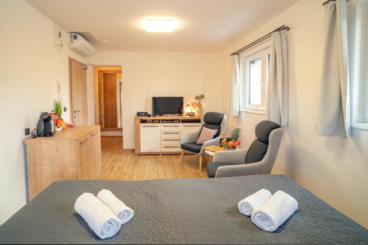 Hotel Smrz Sepekov Bagian luar foto
