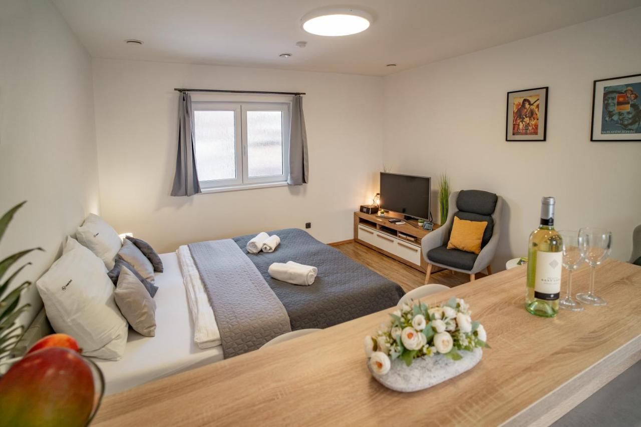 Hotel Smrz Sepekov Bagian luar foto