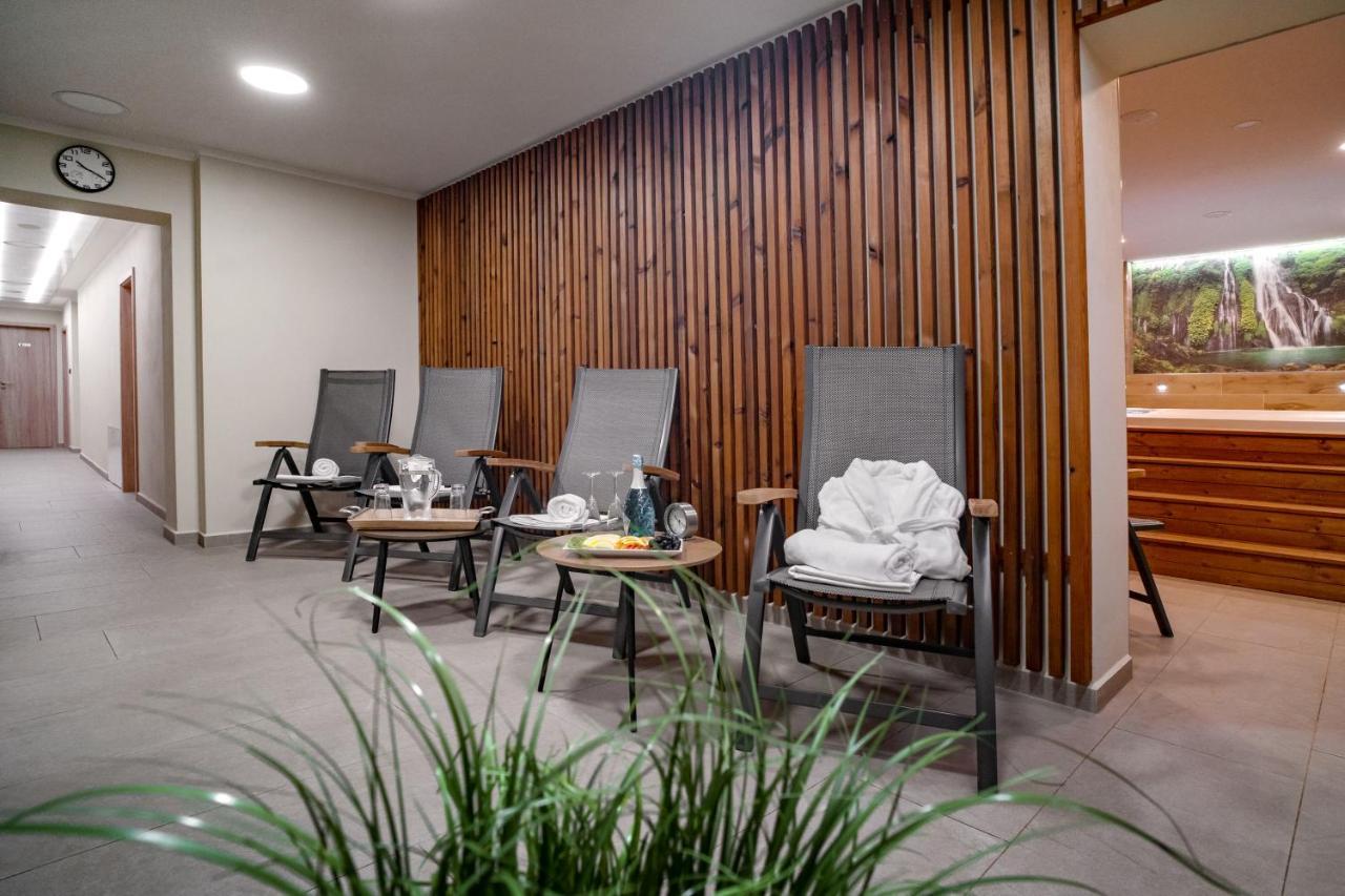 Hotel Smrz Sepekov Bagian luar foto
